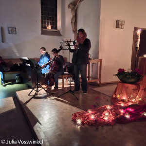 Für stimmungsvolle Musik sorgten der Singkreis mit instrumentaler Begleitung unter Leitung von Sabine Knoch 